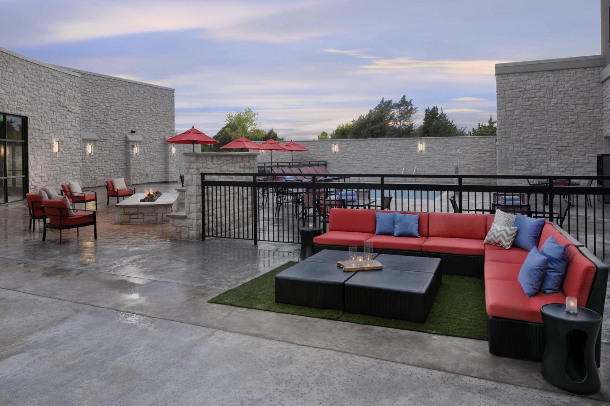 Courtyard By Marriott Austin Флюгервилль Экстерьер фото