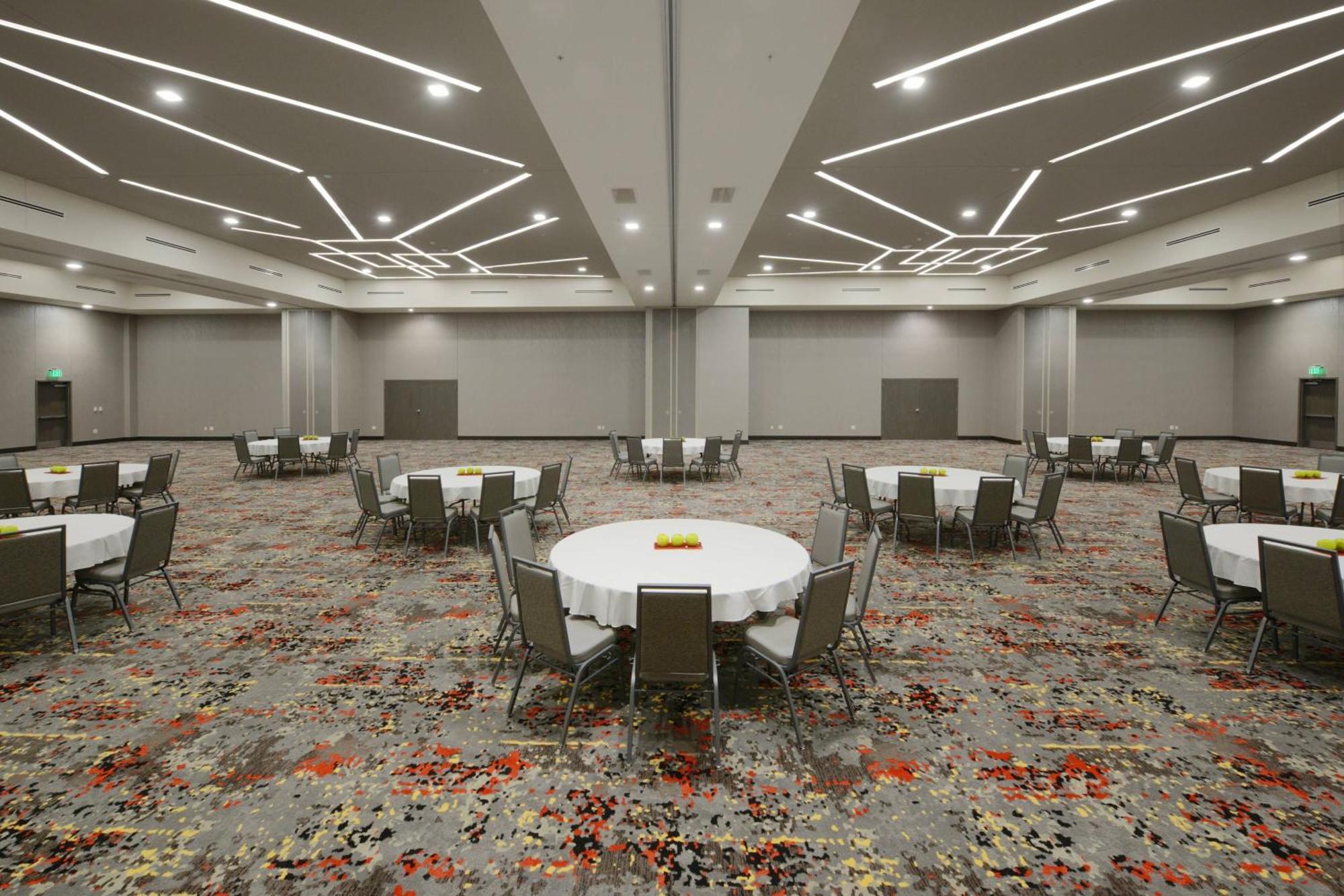 Courtyard By Marriott Austin Флюгервилль Экстерьер фото